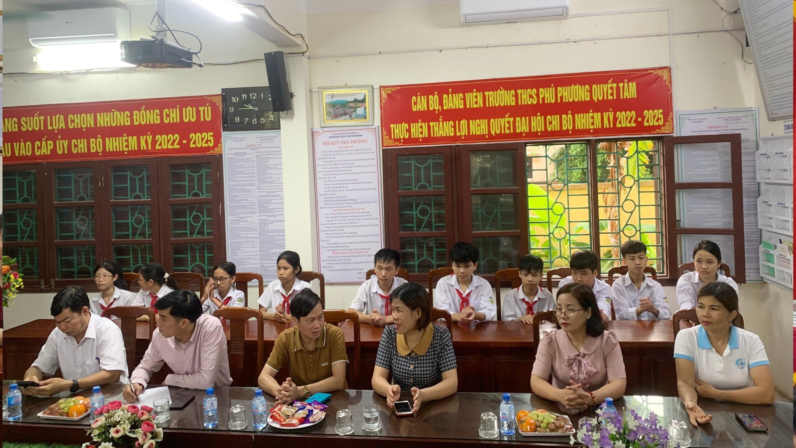 Công ty Cổ phần Đào tạo Sedu đã phối hợp với Phòng Giáo dục & Đào tạo huyện Ba Vì (Hà Nội) tổ chức trao quà và học bổng cho các em học sinh trường THCS Phú Phương.