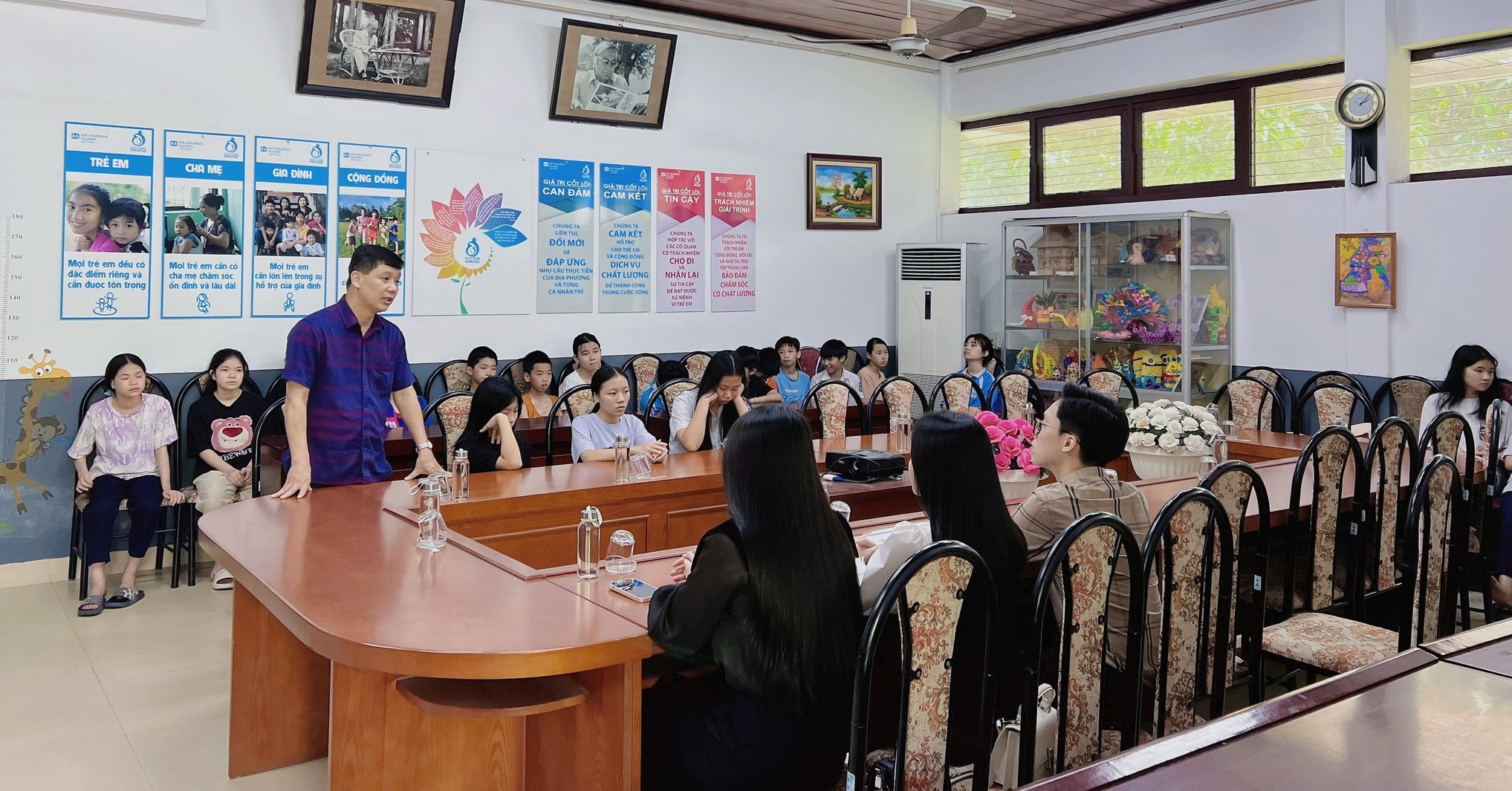 VINGO Academy thuộc Công ty TNHH VINGO đã có buổi thăm và trao tặng quà, học bổng cho các em nhỏ tại Làng trẻ em SOS Hà Nội với tổng giá trị lên tới 100.000.000đ.