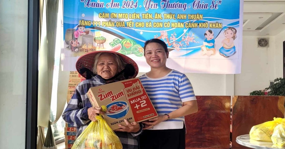 Cô giáo Hoàng Thị Mai Hương là một trong 36 cá nhân tiêu biểu được biểu dương về đẩy mạnh học tập và làm theo tư tưởng, đạo đức,