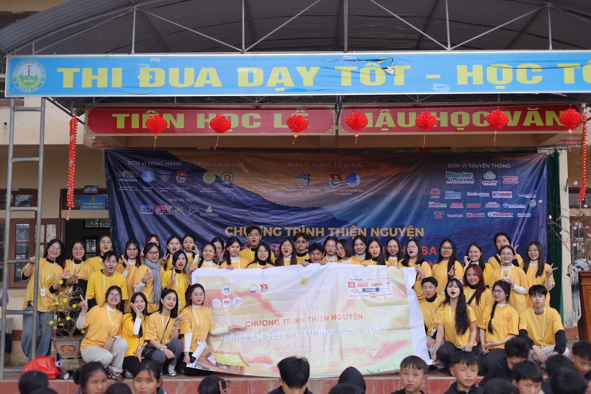 Đông Ấm là một trong những sự kiện thường niên của Đội SVTN Nghệ An tại AJC, được tổ chức nhằm mục đích giúp đỡ những em nhỏ hộ nghèo, hộ cận nghèo